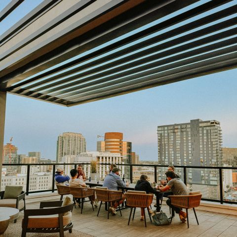 The best part of the week? LOCAL Hour. 🍻

Good conversations, great company, and a space designed to help you relax after a long day. Whether you come for the drinks, the atmosphere, or the community, there’s always a reason to stay a little longer.

Living at LOCAL just hits different✨

#livelocal #nashvilleapartments #nashvilleliving #midtownnashville