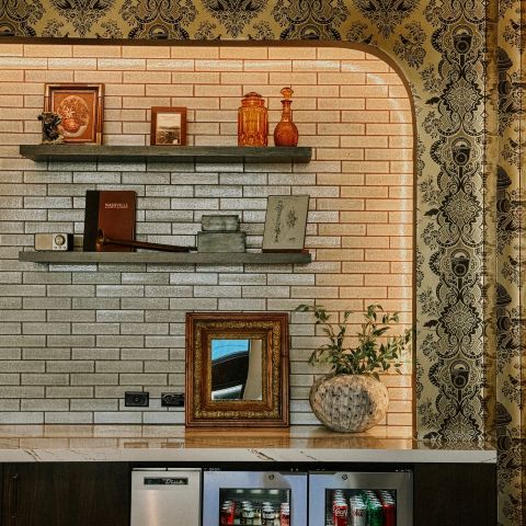 your tour starts here— and yes, the fridge is stocked 🥂

#livelocal