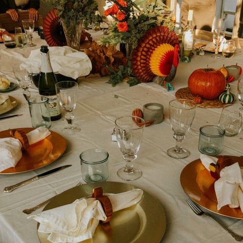 from our LOCAL team to you and your families, we’re thankful for you. happy thanksgiving! 🍁