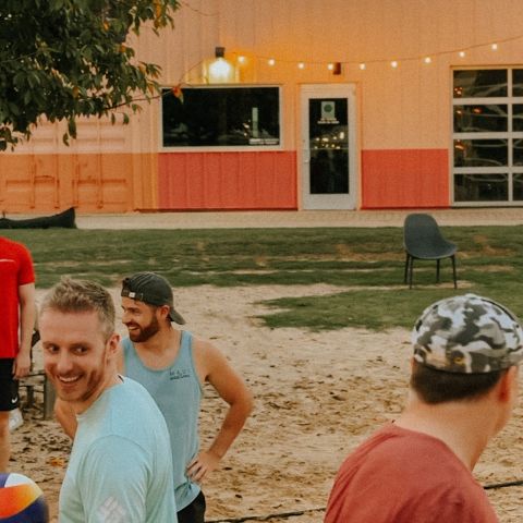 Our LOCALS gave it their all on the court last week! Volleyball at @sandbarnashville was the perfect way to close out our summer 😍🏐

#livelocal #residentevent