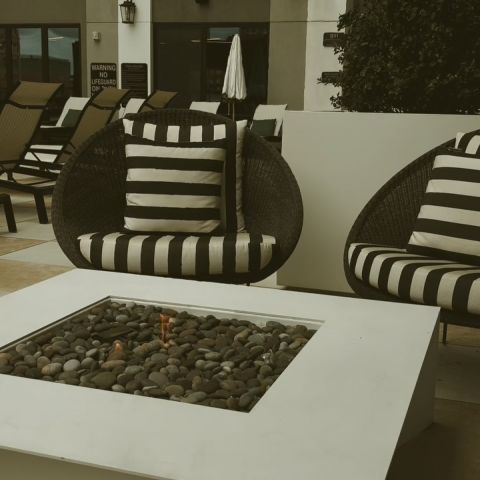 Fall has officially entered the chat. 🍁Meet you at the fire pit.🍂🔥

#livelocal #apartmentsinnashville #apartmenttherapy #nashvilleapartments #midtownnashville