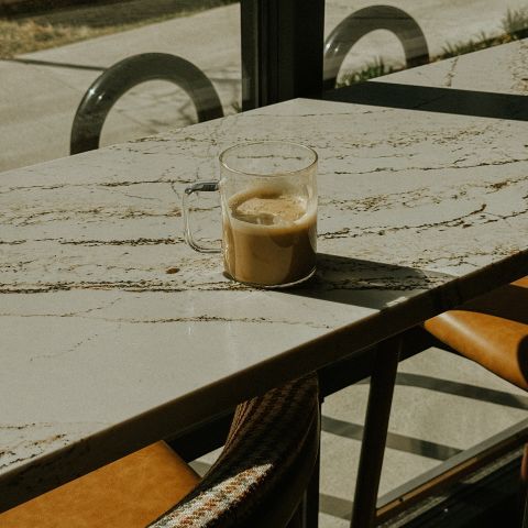 Did the Nashville weather keep you up all night? Thankfully LOCAL has all of the freshly brewed coffee you’ll need to make it through your day ☕️

#local #localnashville #livelocal #nashville #nashvilletn #apartmentsinnashville #nashvilleapartments #highrise #apartmenttherapy #amenity #coffee