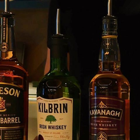 We had the best time at our first resident event last night— a little “Taste of Ireland” mixology class 🥃🍀

Thank you, @rusticryebartending! 

#livelocal #local #apartmentsinnashville #nashvilletn #localnashville #nashvilleapartments #mixology #whiskey #apartmentsinnashville #bartending