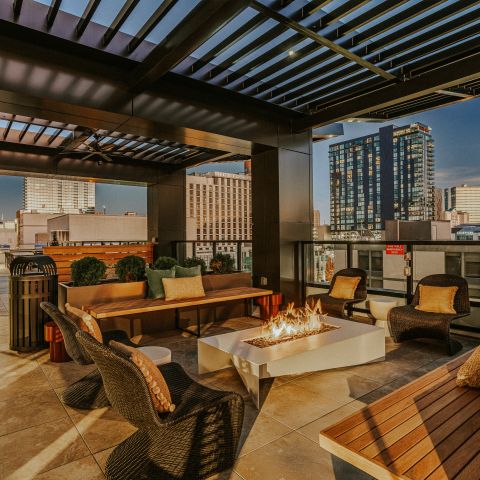 The best views, day or night🌚🌞

Our outdoor spaces were made for cozy evenings. 

#livelocal #nashville #apartmentherapy #midtownnashville #nashvilleapartments