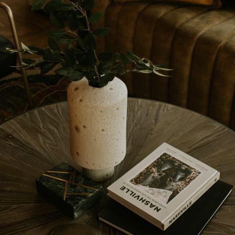 Nashville: the city where anyone can put down roots.

#local #livelocal #nashvilletn #nashville #apartmentsinnashville #nashvilleapartments #localnashville #apartment #apartmentdecor #highrise #apartmentliving